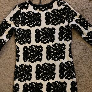 Black and White Patterned Top Carol Rose Size Medium NWT